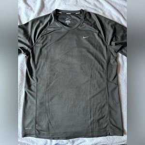 Mens Nike dri fit dark grey tee size large